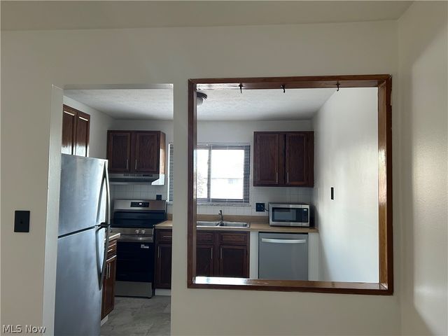 24635 Clareshire Drive 203, North Olmsted, OH 44070