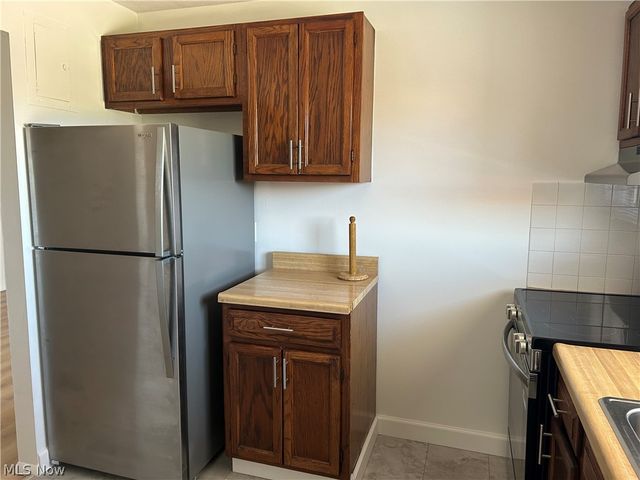 24635 Clareshire Drive 203, North Olmsted, OH 44070