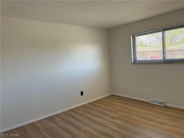 24635 Clareshire Drive 203, North Olmsted, OH 44070