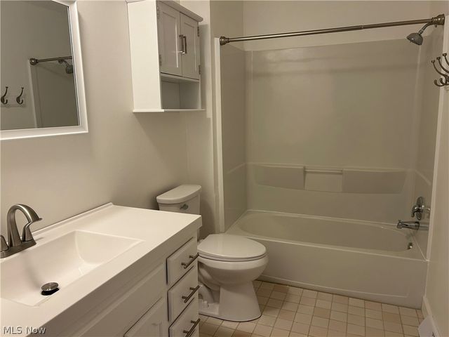 24635 Clareshire Drive 203, North Olmsted, OH 44070