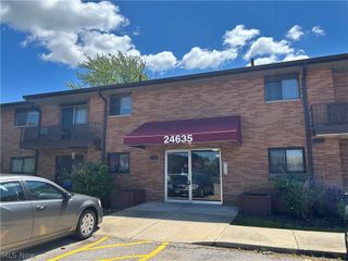 24635 Clareshire Drive 203, North Olmsted, OH 44070