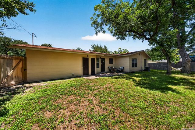 206 Enchanted Dr, San Antonio, TX 78216