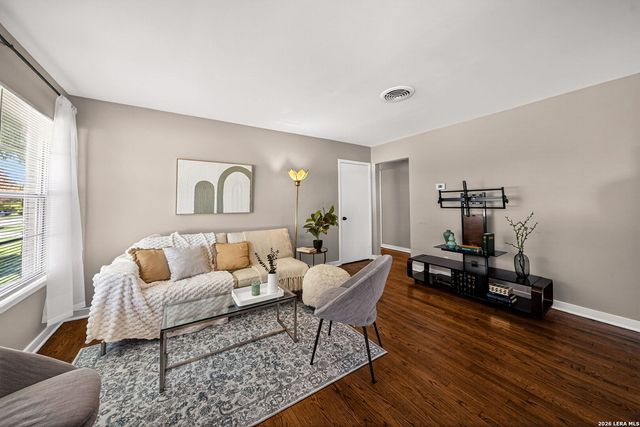 206 Enchanted Dr, San Antonio, TX 78216
