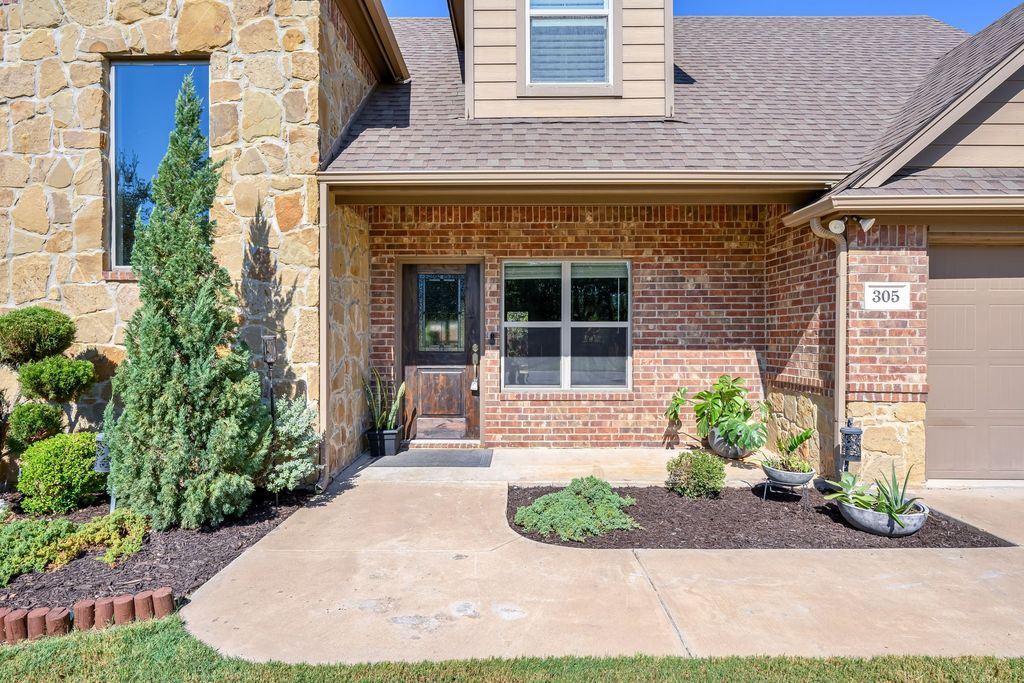 305 Donna Circle, Granbury, TX 76049 — photo 4