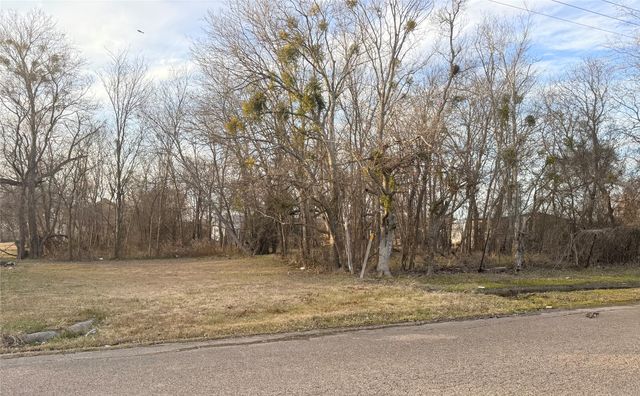 411 S Leon Street, Groesbeck, TX 76642