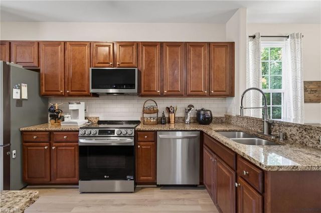 216 Monticello CT, Smithfield, VA 23430