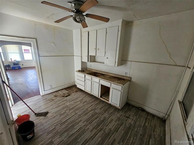 8086 Almont Street, Detroit, MI 48234