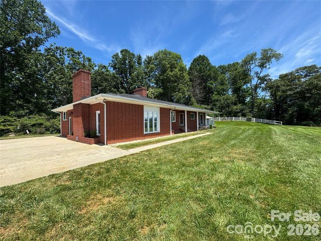 598 Miles View Road, Mills River, NC 28759