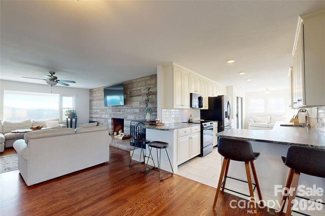 598 Miles View Road, Mills River, NC 28759