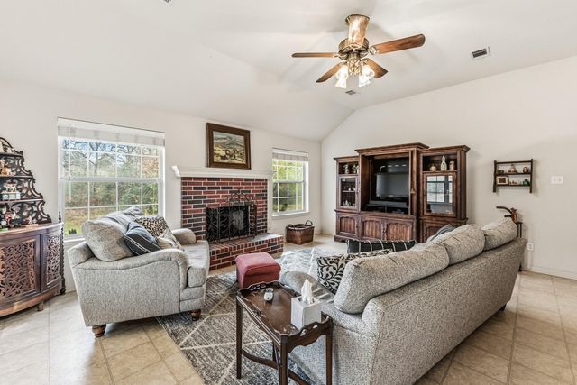 691 Bishop Road, Huntsville, TX 77320