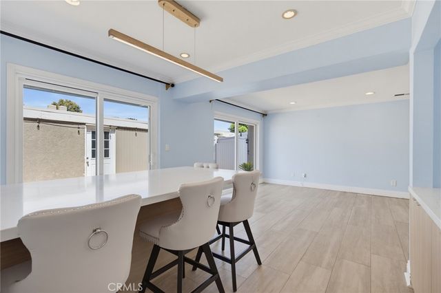 18134 Killion Street 4, Tarzana, CA 91356