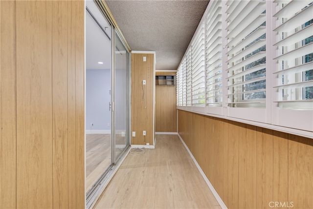 18134 Killion Street 4, Tarzana, CA 91356