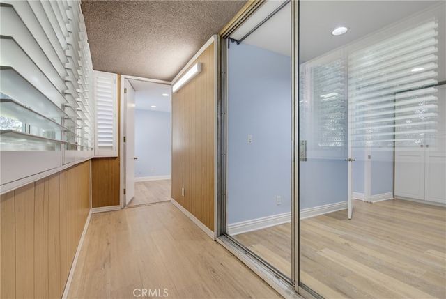 18134 Killion Street 4, Tarzana, CA 91356