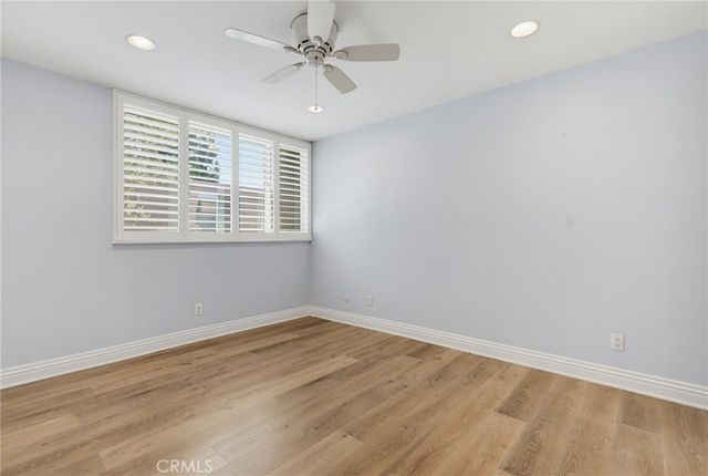 18134 Killion Street 4, Tarzana, CA 91356