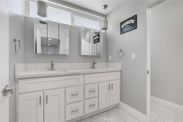 18134 Killion Street 4, Tarzana, CA 91356