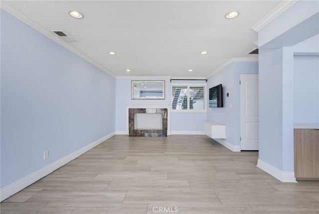 18134 Killion Street 4, Tarzana, CA 91356