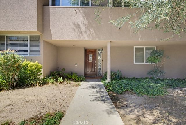 18134 Killion Street 4, Tarzana, CA 91356