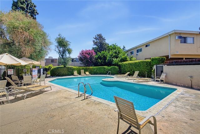 18134 Killion Street 4, Tarzana, CA 91356