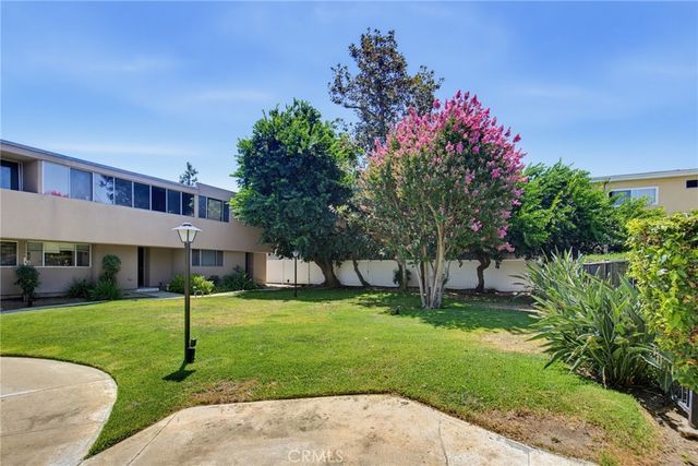 18134 Killion Street 4, Tarzana, CA 91356
