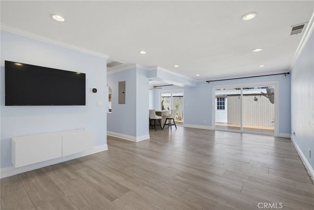 18134 Killion Street 4, Tarzana, CA 91356