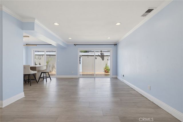 18134 Killion Street 4, Tarzana, CA 91356