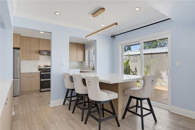 18134 Killion Street 4, Tarzana, CA 91356