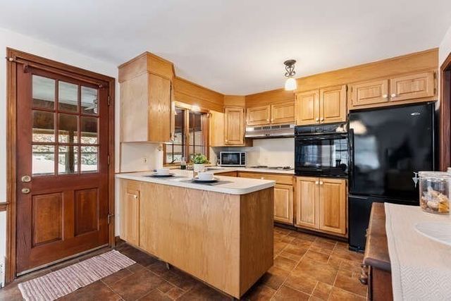 11 Ludlow Ave, Wakefield, MA 01880