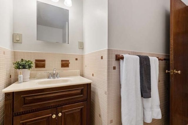 11 Ludlow Ave, Wakefield, MA 01880