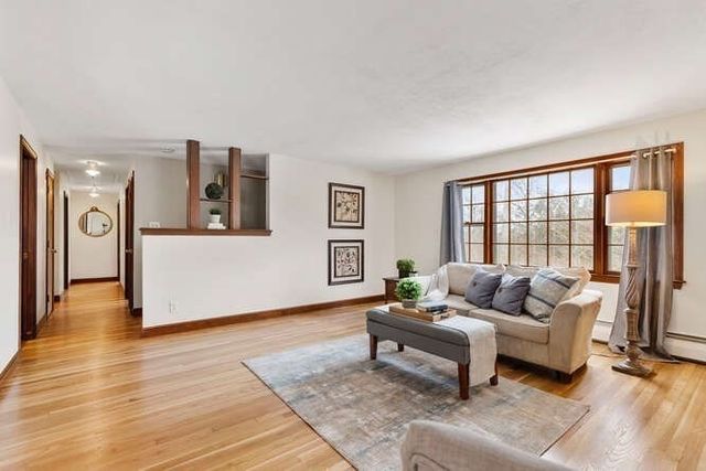 11 Ludlow Ave, Wakefield, MA 01880