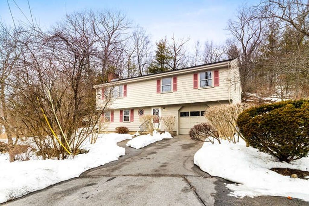 11 Ludlow Ave, Wakefield, MA 01880