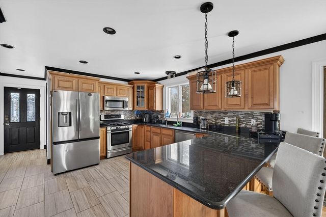 7 Bradley Ave, Somerset, MA 02725