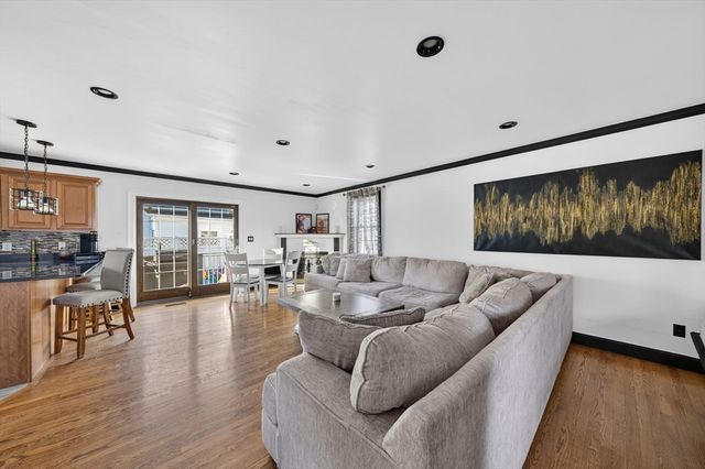 7 Bradley Ave, Somerset, MA 02725