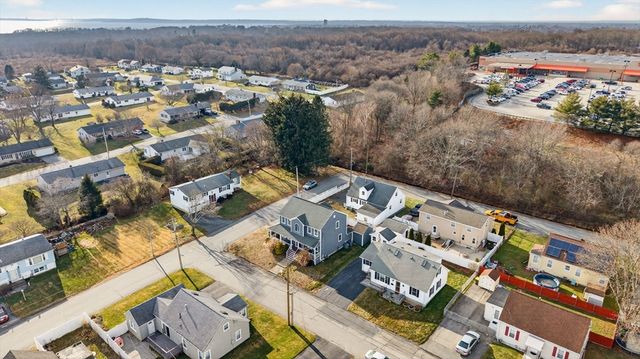 7 Bradley Ave, Somerset, MA 02725