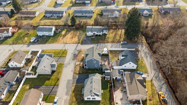 7 Bradley Ave, Somerset, MA 02725