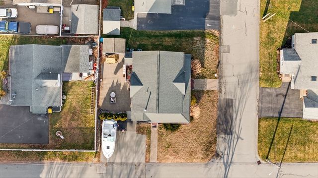 7 Bradley Ave, Somerset, MA 02725