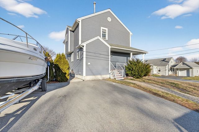 7 Bradley Ave, Somerset, MA 02725