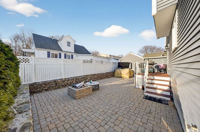 7 Bradley Ave, Somerset, MA 02725