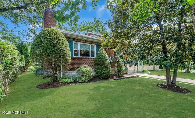 221 Harrison Avenue, Oakhurst, NJ 07755