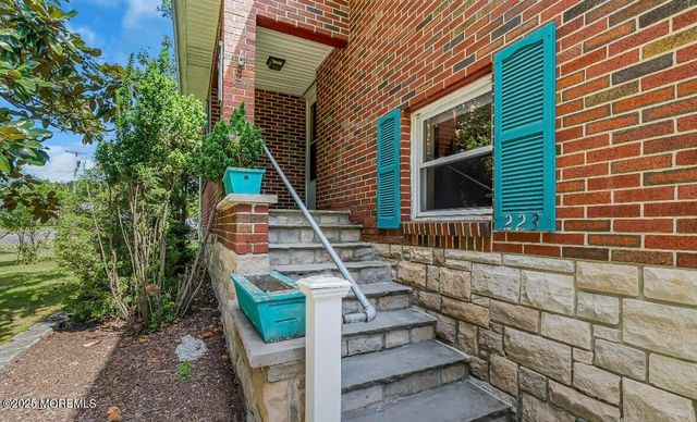 221 Harrison Avenue, Oakhurst, NJ 07755