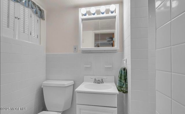 221 Harrison Avenue, Oakhurst, NJ 07755