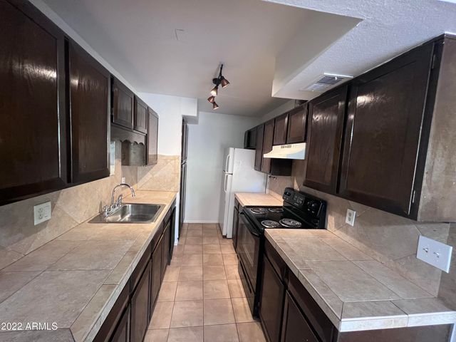 6066 W GOLDEN Lane, Glendale, AZ 85302