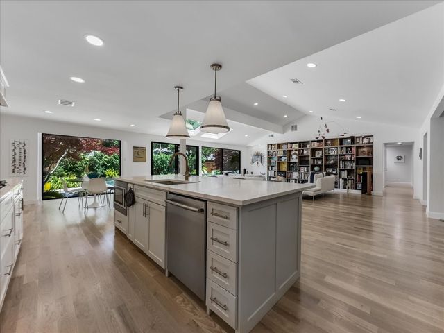 7049 Gateridge Drive, Dallas, TX 75254