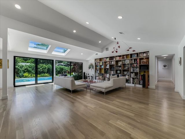 7049 Gateridge Drive, Dallas, TX 75254