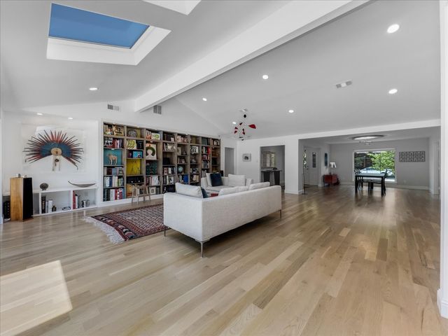 7049 Gateridge Drive, Dallas, TX 75254