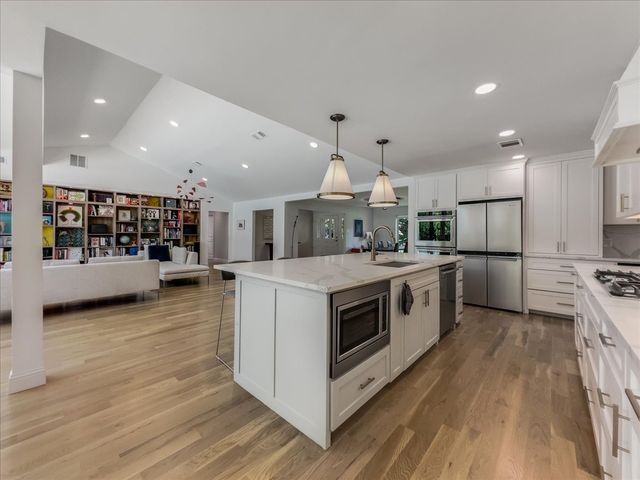 7049 Gateridge Drive, Dallas, TX 75254