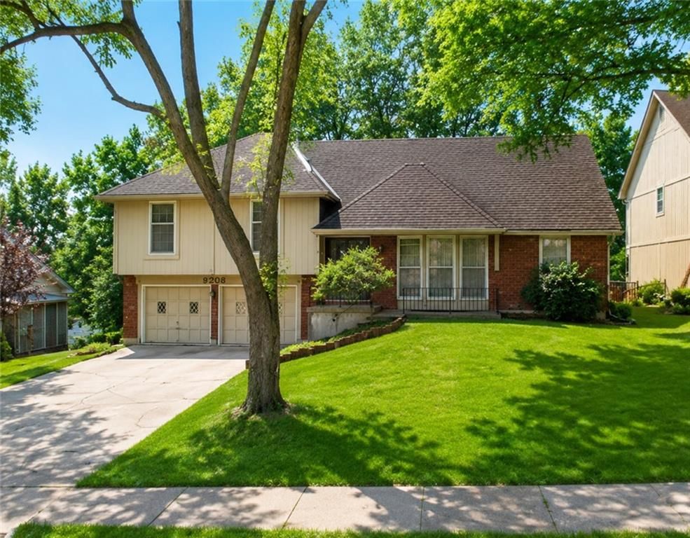 8208 Caenen Lake Road, Lenexa, KS 66215
