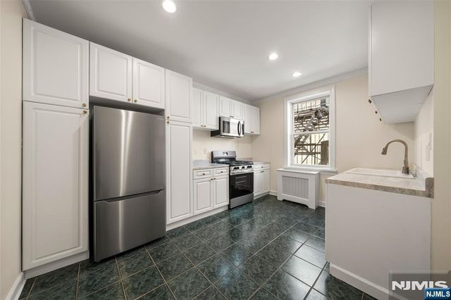 325 79th Street 56, North Bergen, NJ 07047