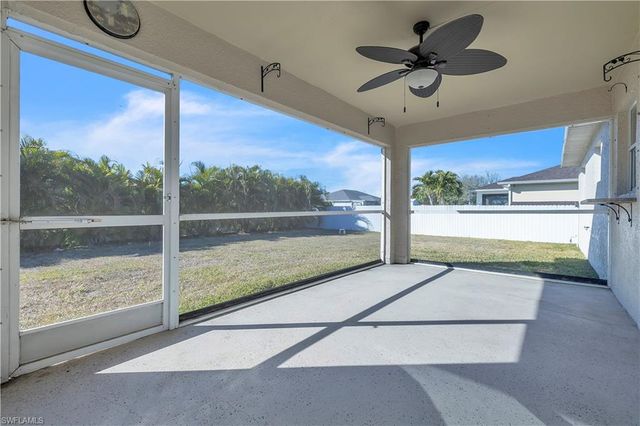 916 NE 4th PL, Cape Coral, FL 33909