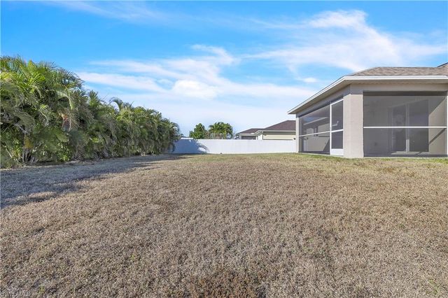 916 NE 4th PL, Cape Coral, FL 33909