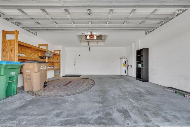 916 NE 4th PL, Cape Coral, FL 33909